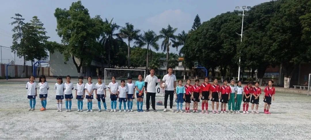 图：乐平镇保安小学与里水镇绿欣小学举办足球交流赛