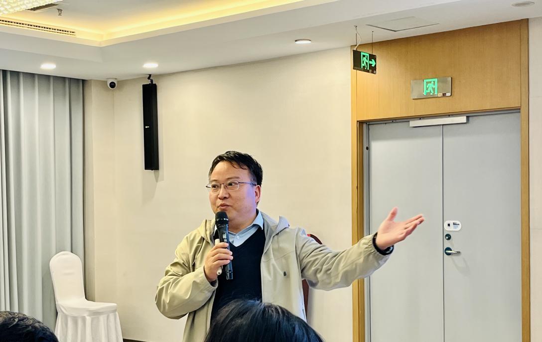 民进河南省委基础教育委员会副秘书长王喜峰老师作主旨报告