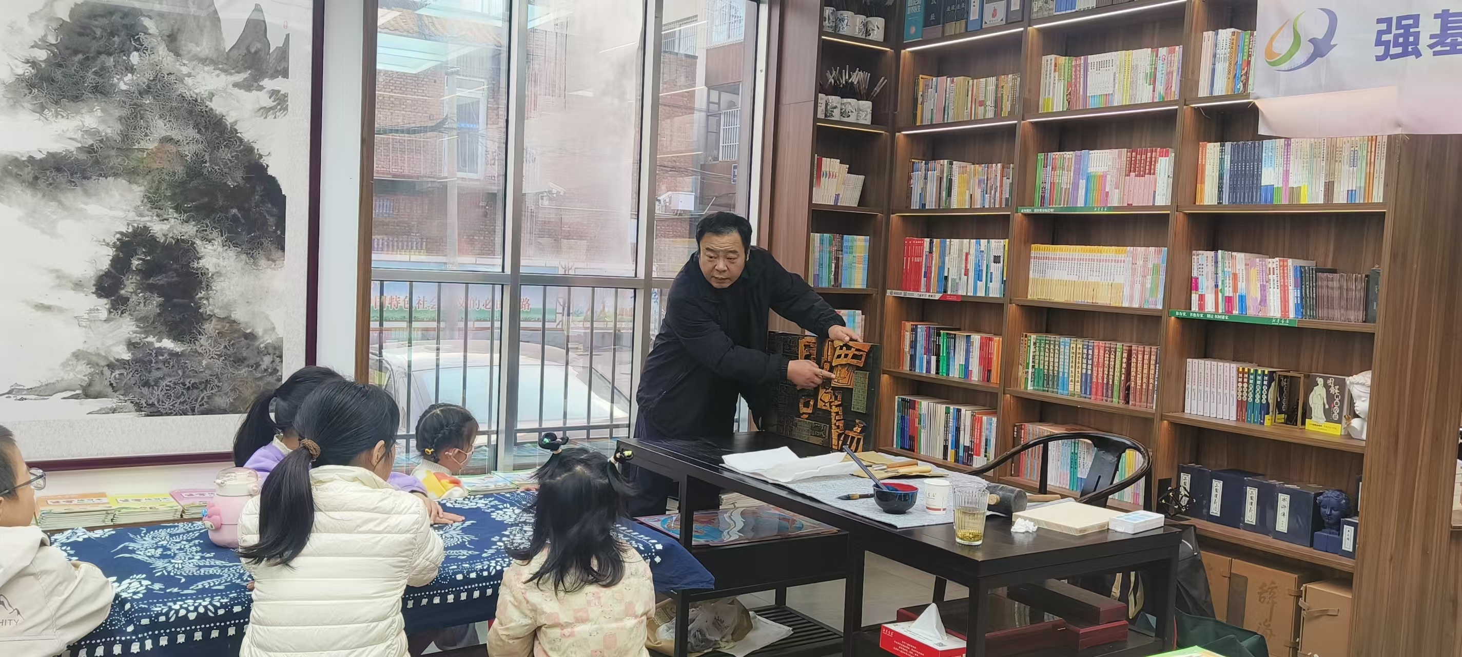 衡水饶阳：“文化名家大讲堂”带孩子们沉浸式感受书刻之美