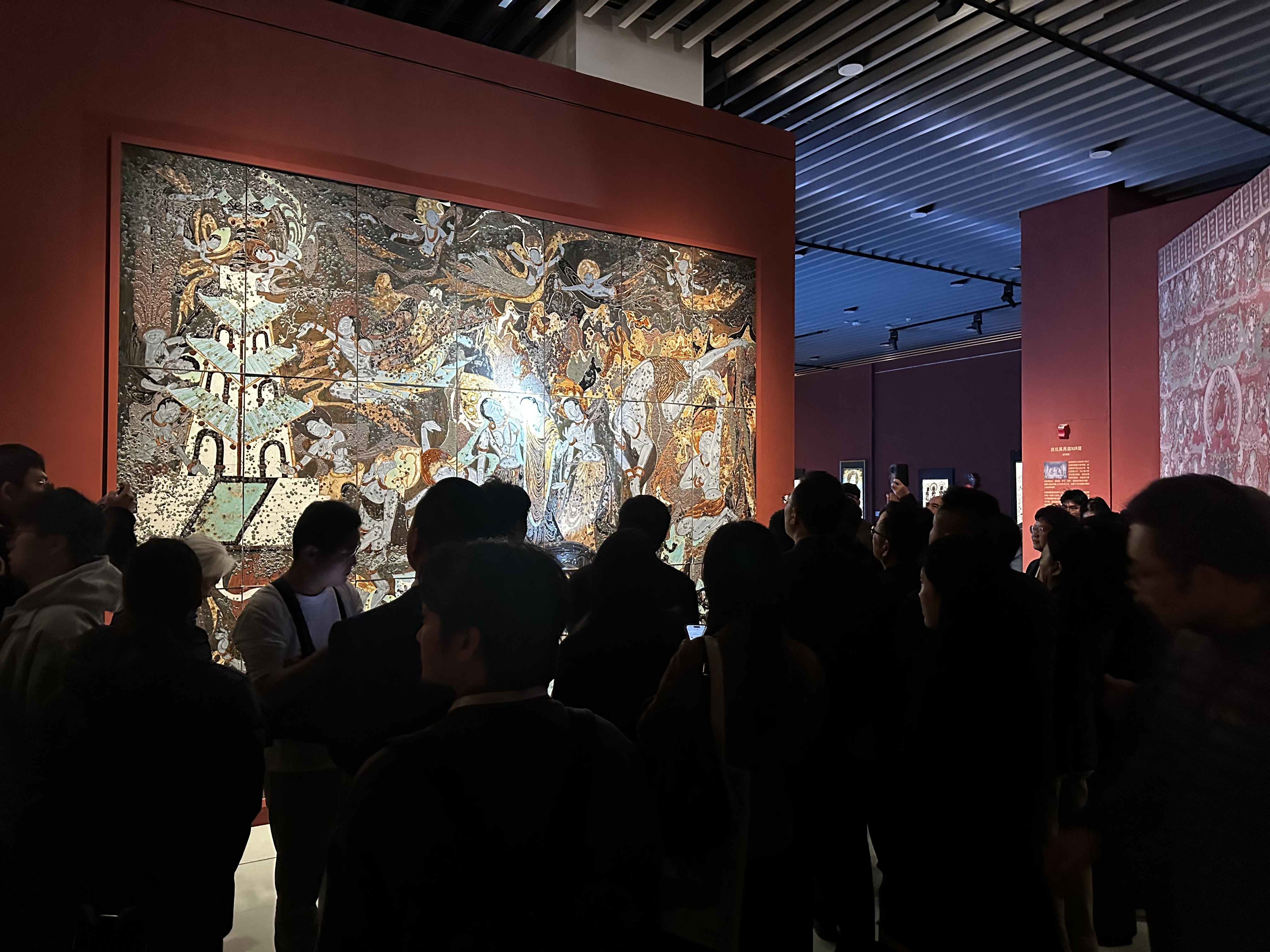 观众参观特展。