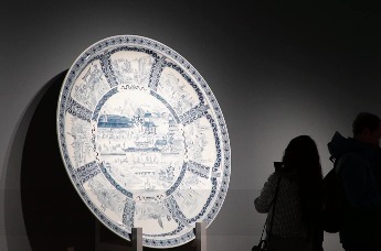 “丝路回望·瓷上中国——釉色里的敦煌”主题特展在南昌开幕