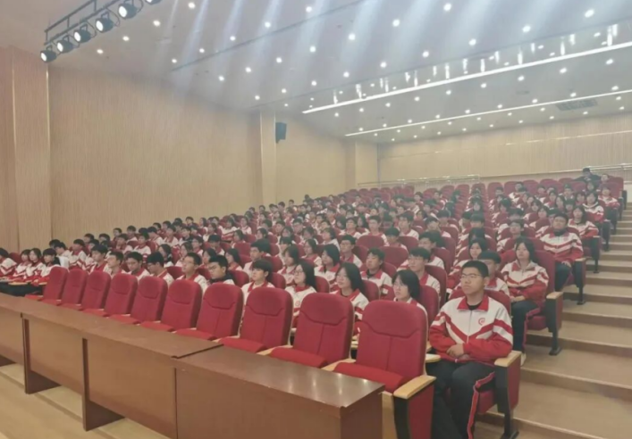 宁晋县检察院开展法治进校园活动