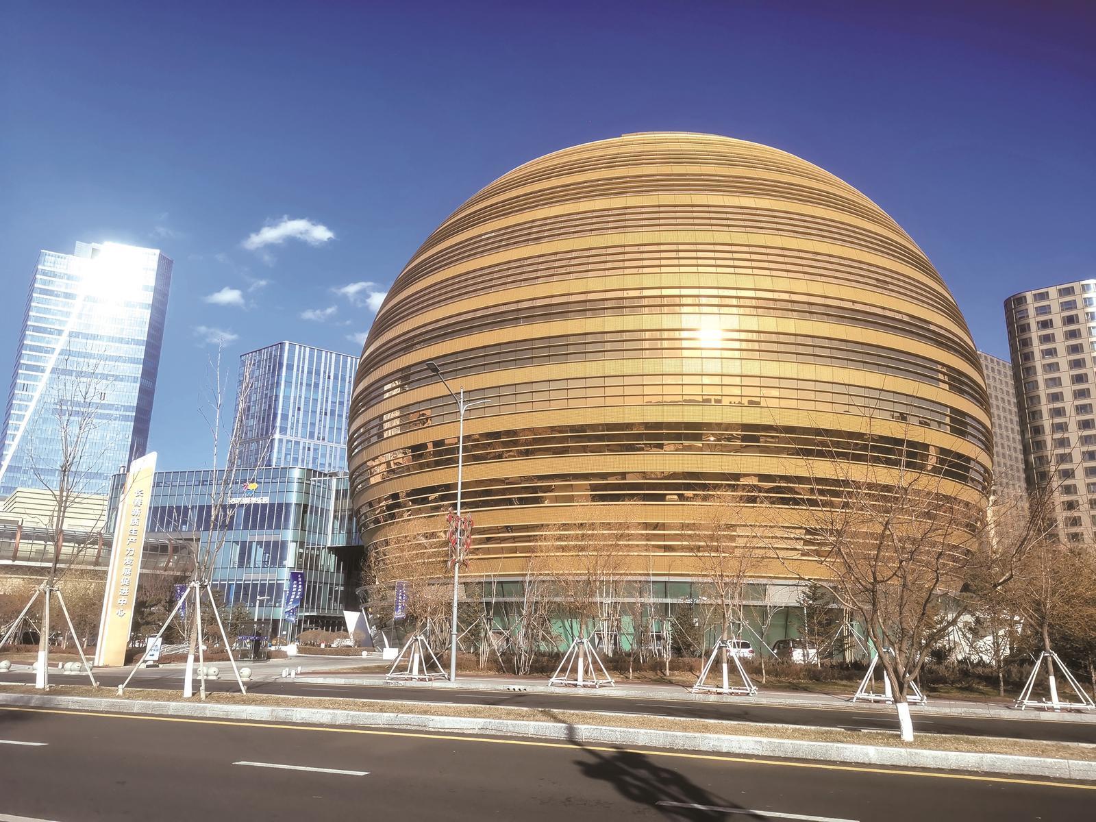 “大金球” 本组图片 城市晚报全媒体记者 吕闯 摄