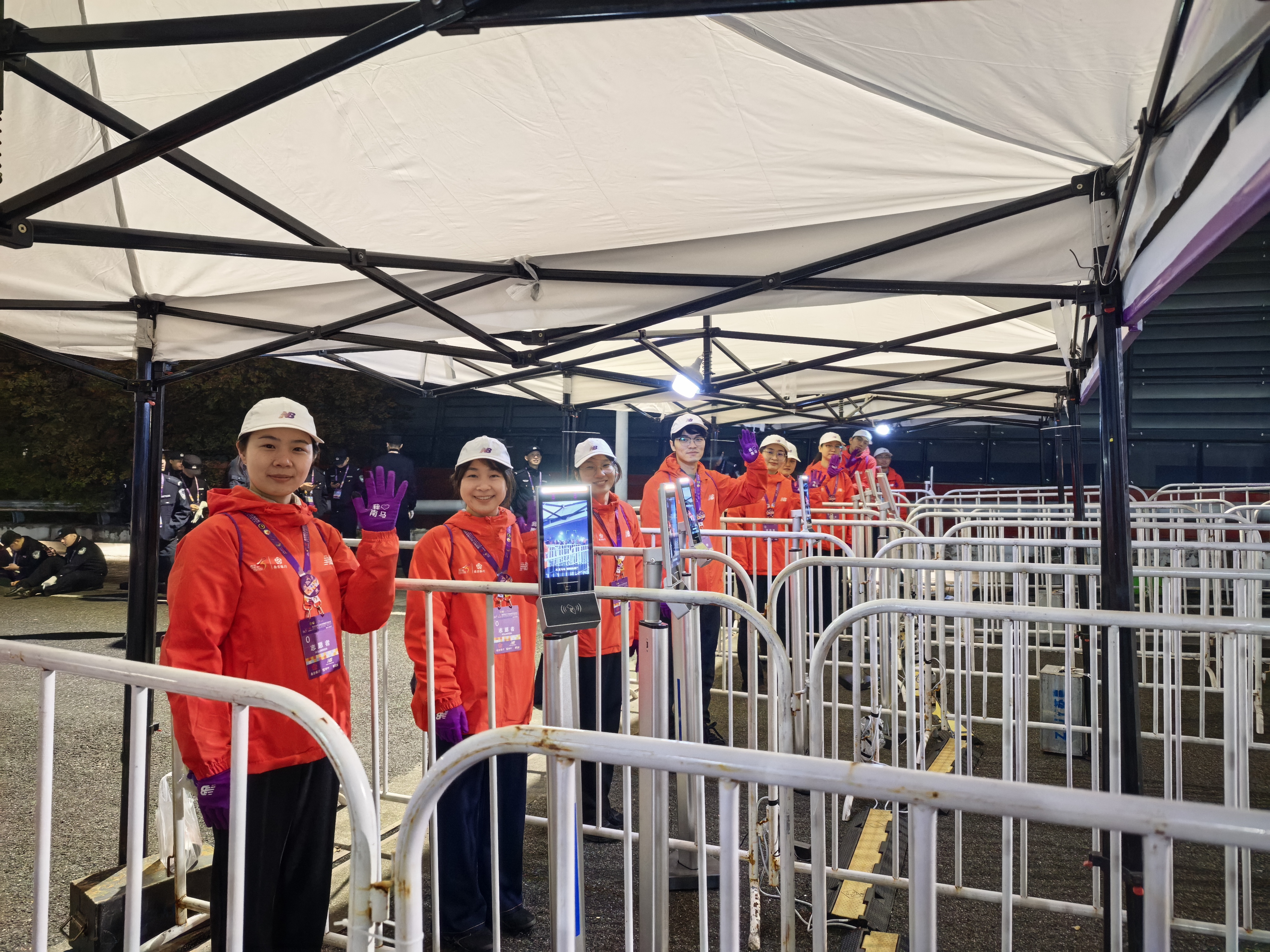 奔跑中爱上这座城的烟火与诗意!2025南京马拉松燃情开赛