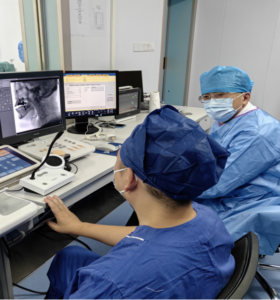 任力杰副院长带队完成本次手术