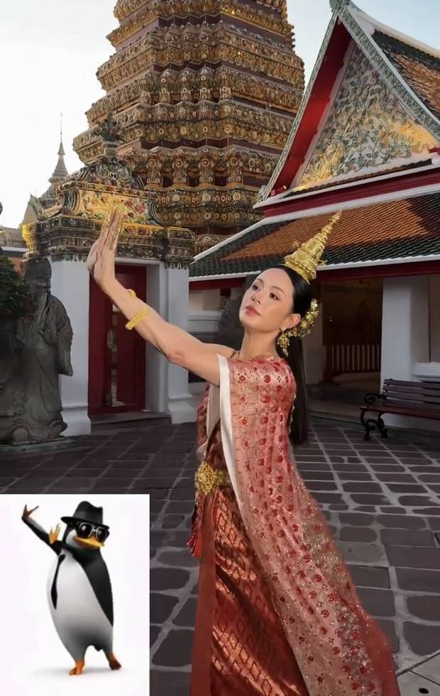 李若彤表情呆萌。