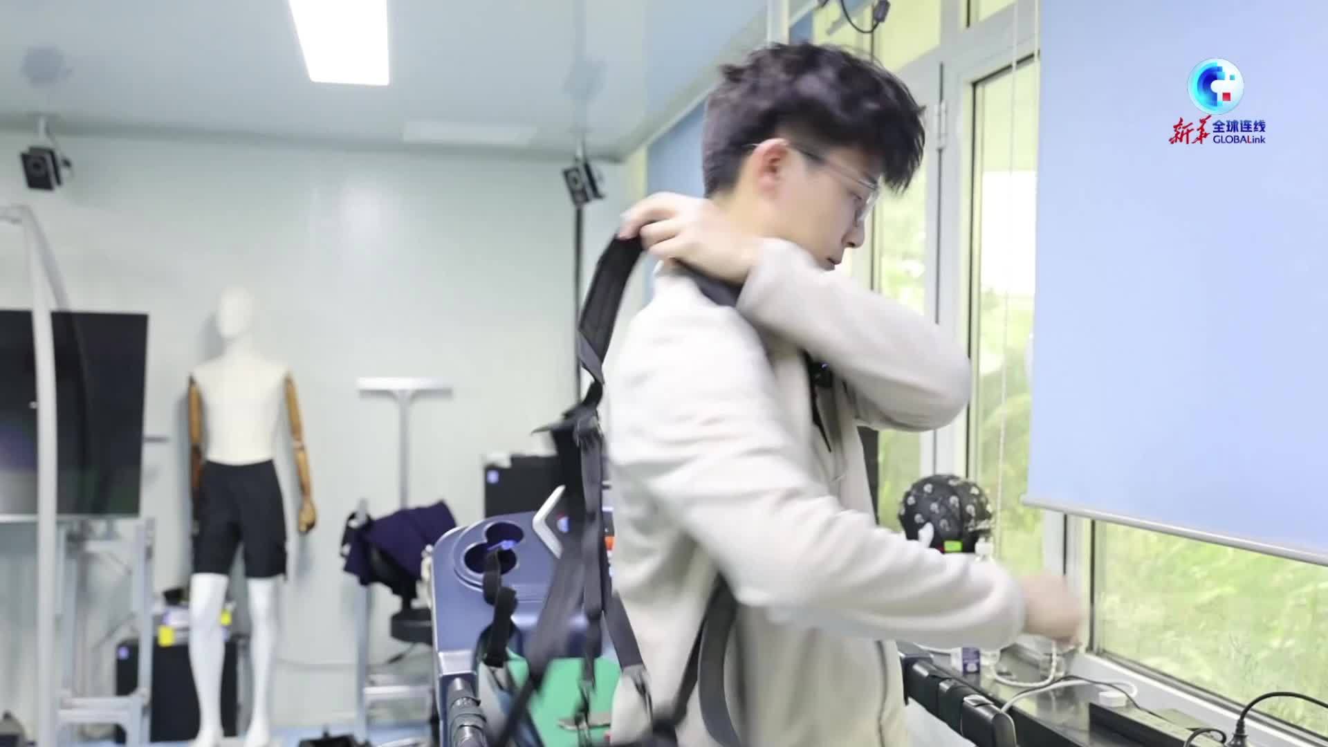 全球连线｜辽宁：新型柔性外骨骼机器人助力患者自然行走