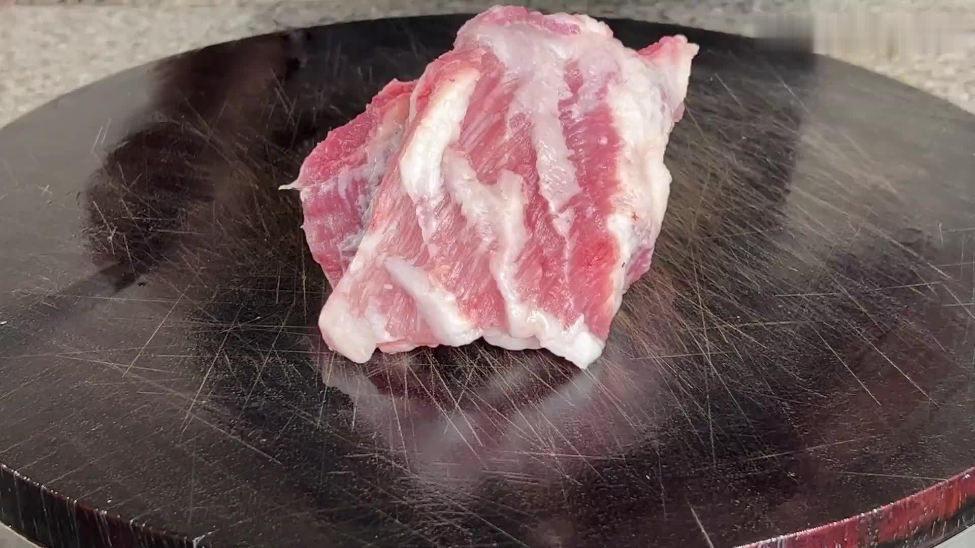 梅花肉生炒天花板！嫩到筷子夹不住，香辣汁拌饭连吃3碗