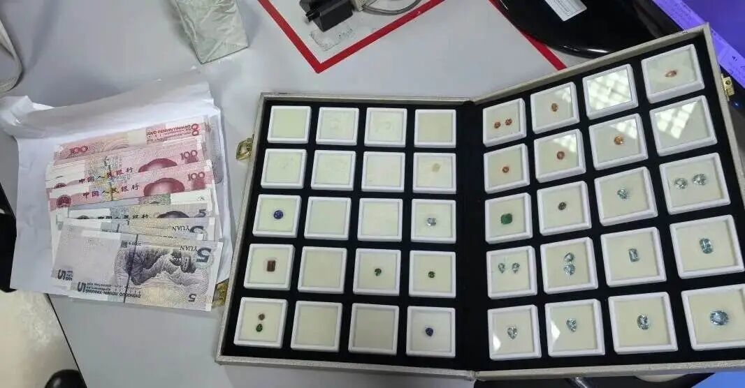 乘客5万元现金遗落车厢 南昌地铁工作人员20分钟成功找回