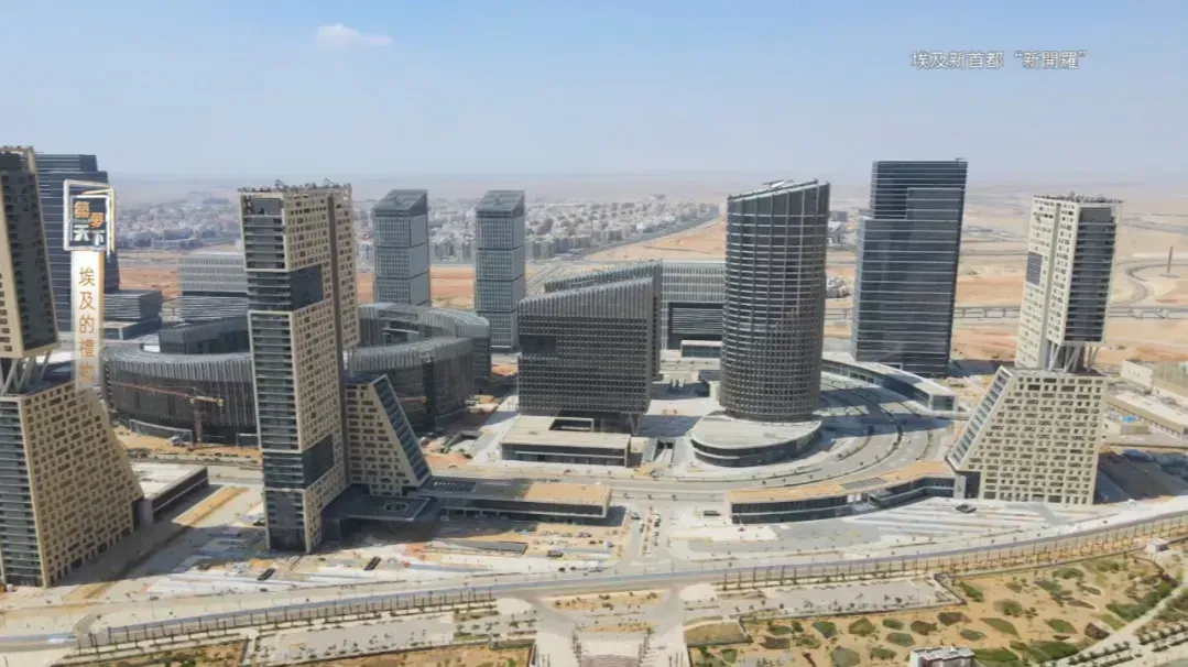 两座城市一刚一柔、一城一镇，在西奈的阳光下完成了埃及最完美的建筑呼应