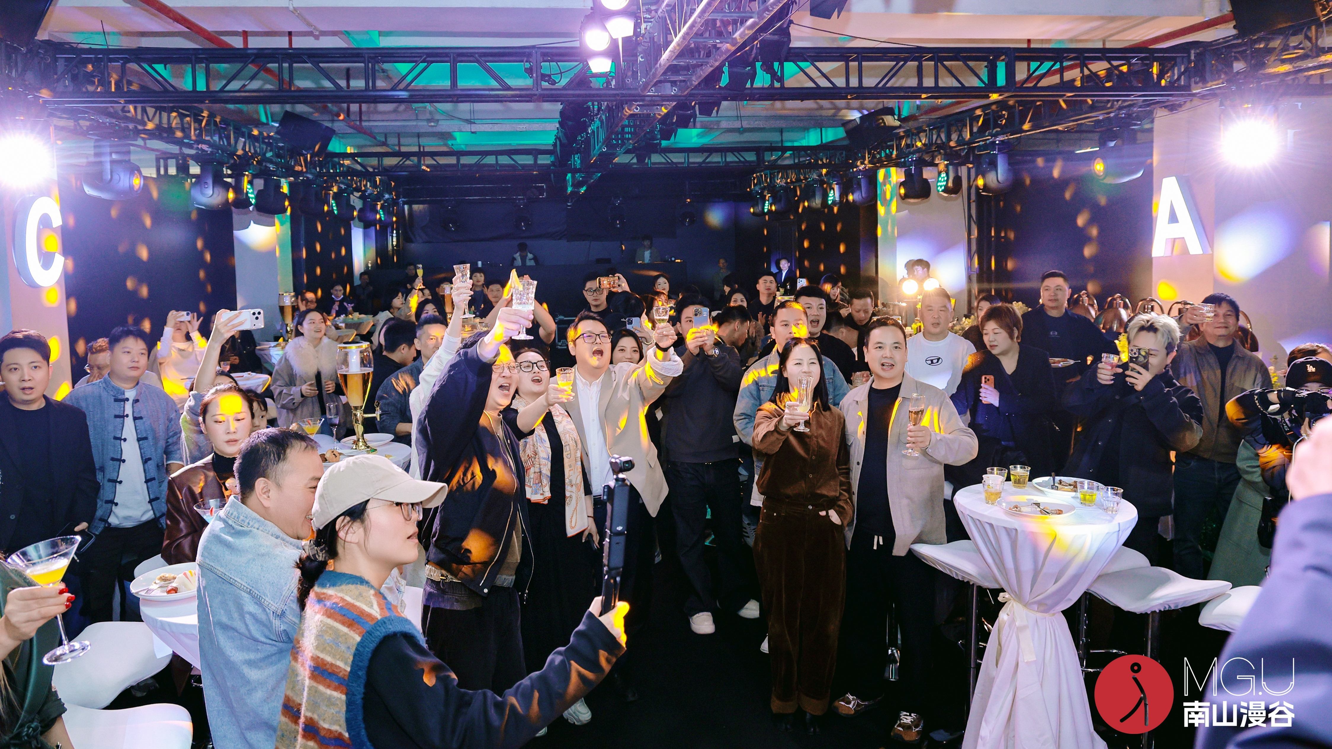 “原创设计商业化加速器”显效——漫谷·时尚总部SS2026现货会展示产业联动新高度