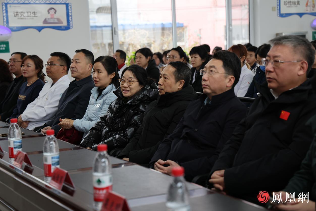 阜新市政协副主席、民盟市委主委龙振海等领导嘉宾出席启动仪式