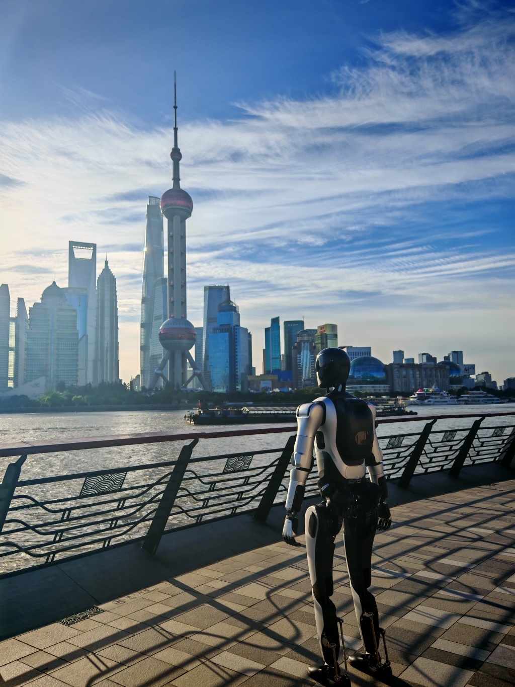 远征A2抵达上海北外滩。