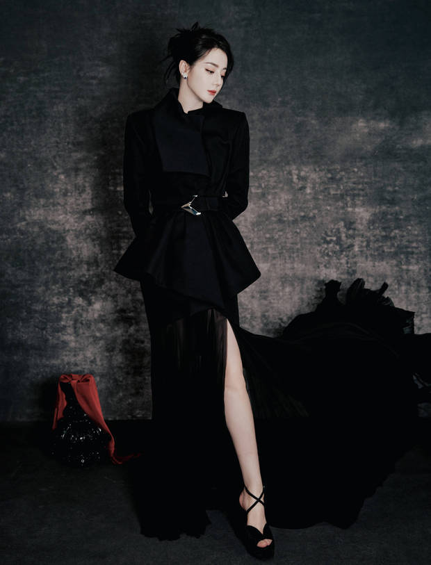 迪丽热巴的皮肤白嫩，保养有方。