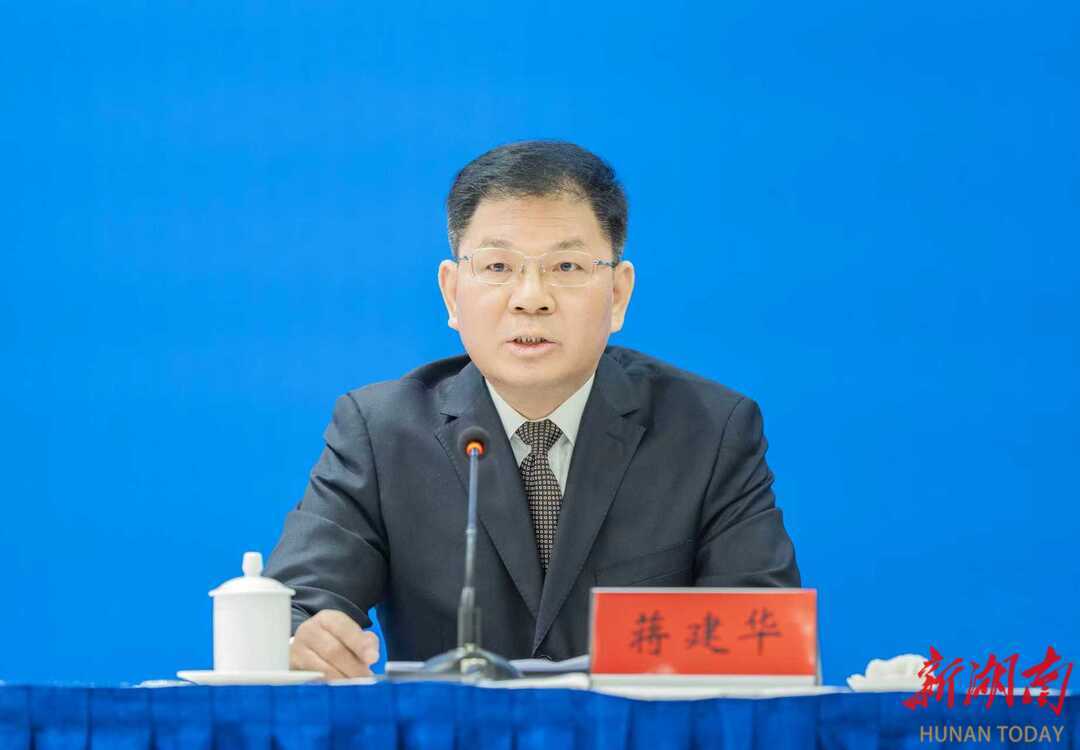 湖南省民政厅党组成员、副厅长蒋建华答记者问