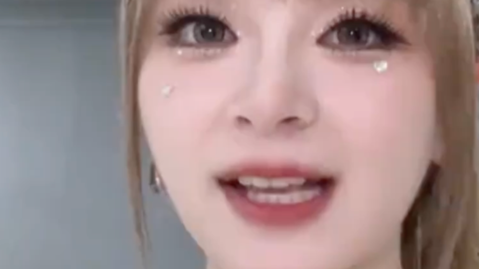 日本歌手美依礼芽：我永远支持一个中国