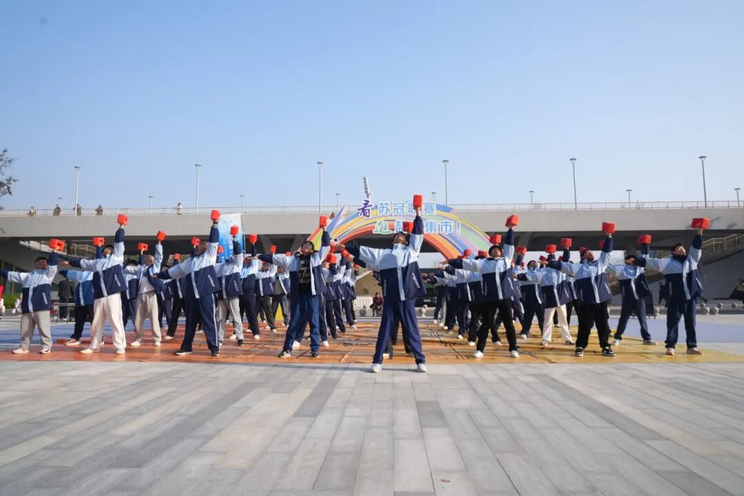 2025苏冠联赛第五轮盐城阜宁开赛 足球竞技与盐阜烟火相映成趣