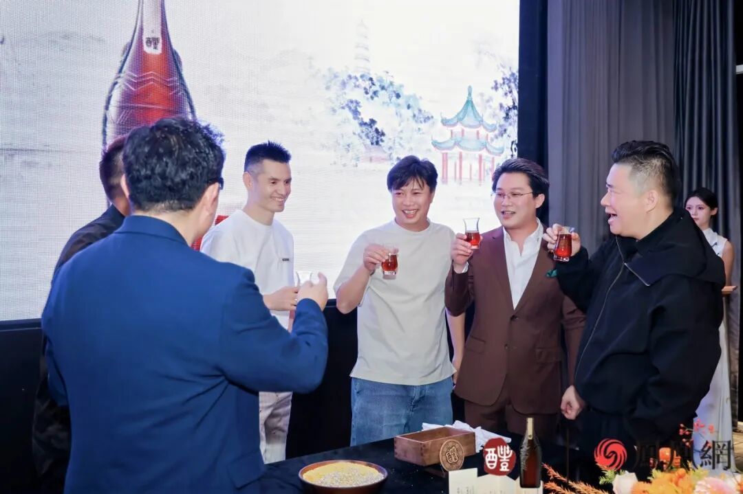 △滑动查看助酒游戏精彩瞬间