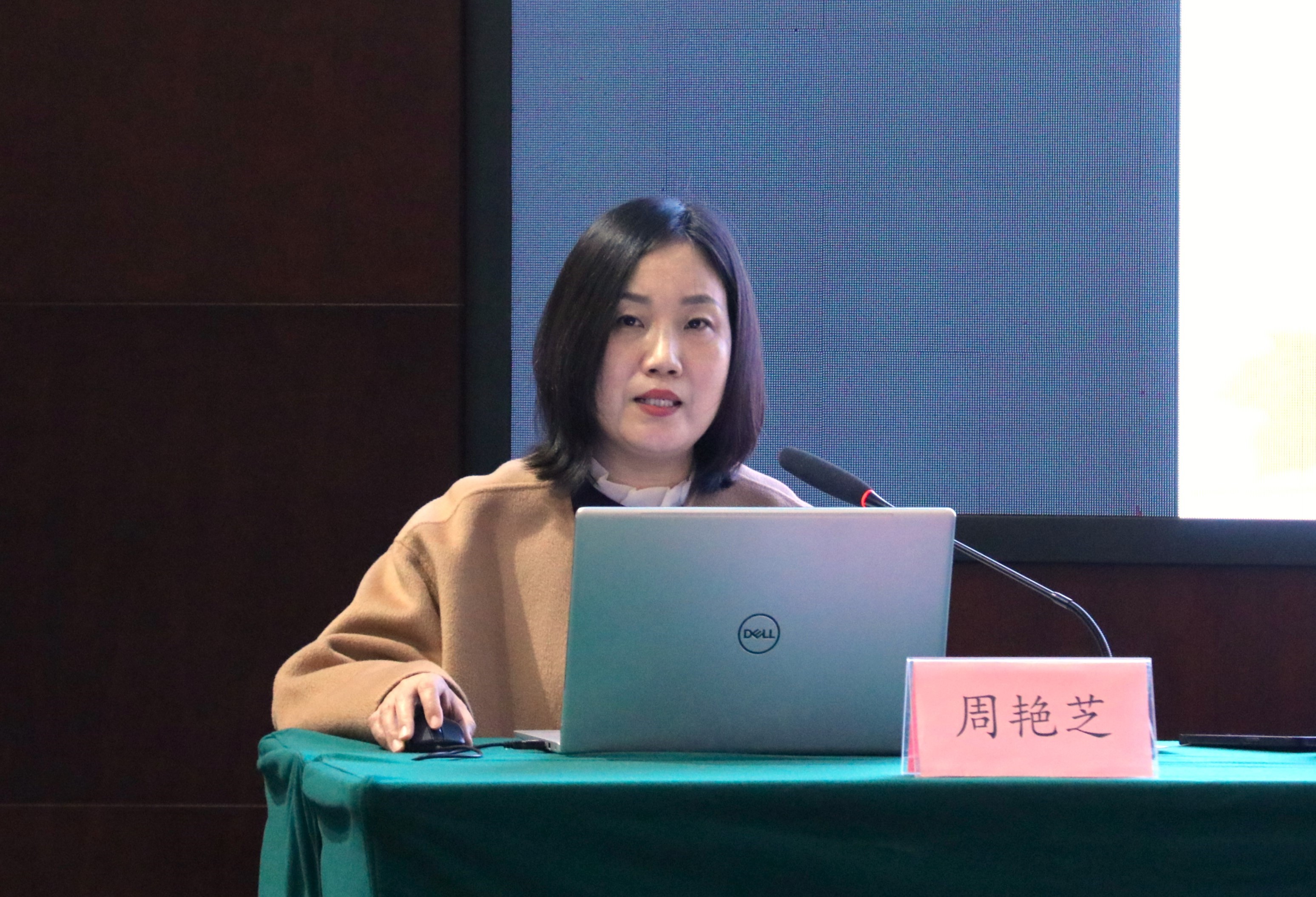 西柏坡纪念馆文物陈列保管部主任、研究馆员周艳芝授课