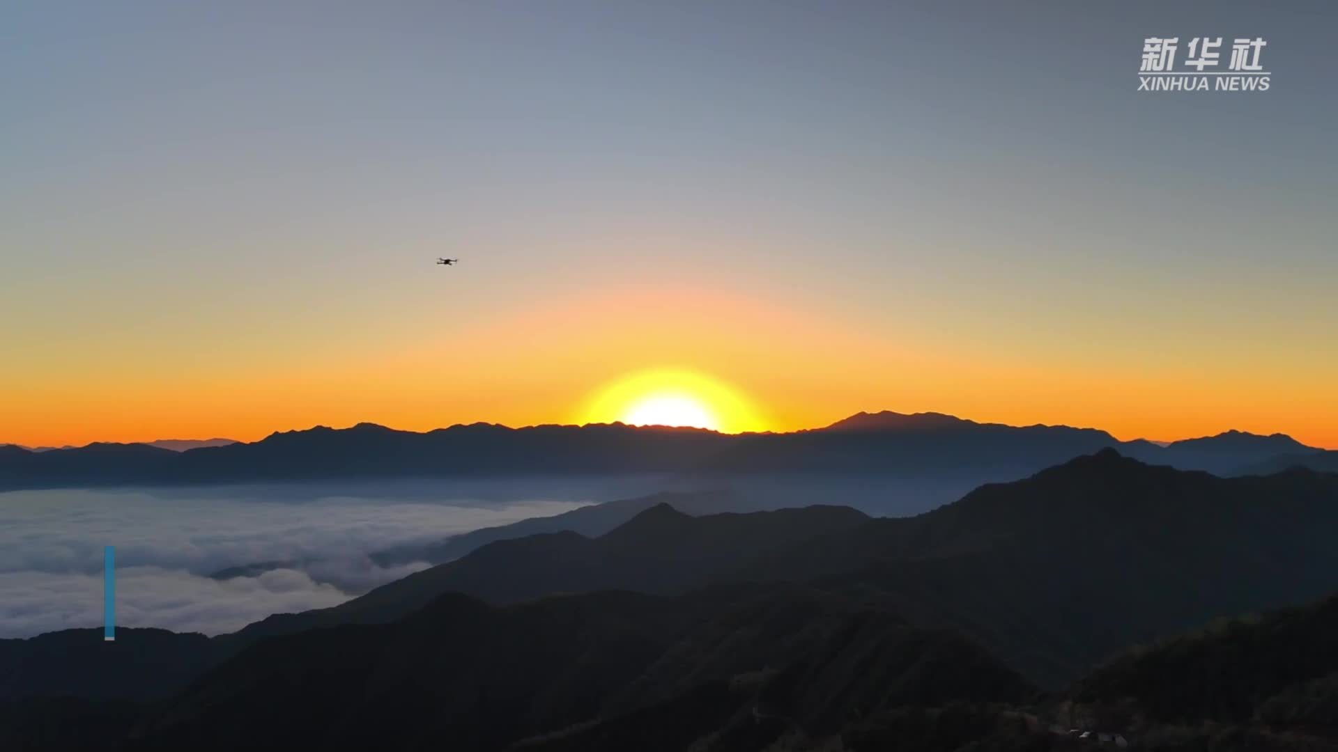 浙赣交界嵩峰山：日出云海入画来