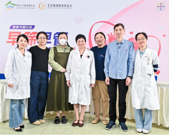 ▲医生和患者合影