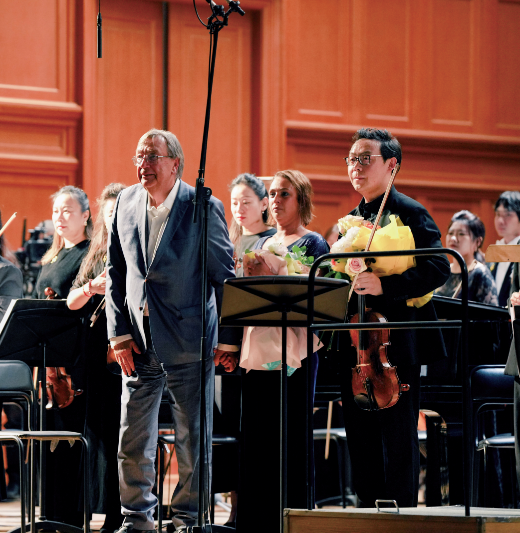《弦上的浪漫:张铠麟演奏中提琴经典作品选》奏响中提琴的时代交响(图2) 《弦上的浪漫:张铠麟演奏中提琴经典作品选》奏响中提琴的时代交响(图2)