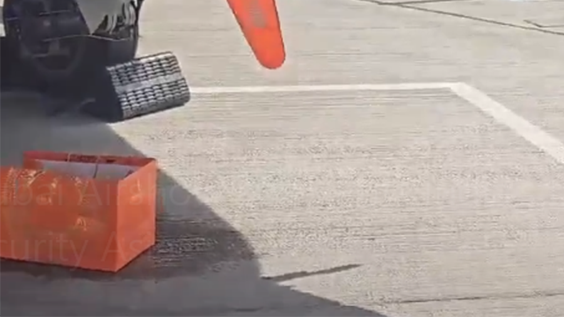 印度“光辉”战机竟在迪拜航展上漏油？印度军事网站忙发文澄清