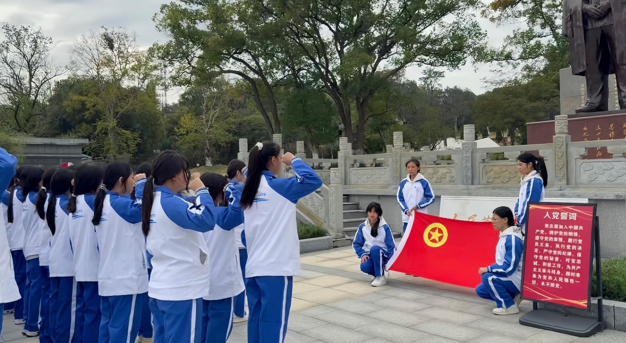 【行走的思政课】南昌向远轨道技术学校赴爱国主义教育基地开展主题团日活动