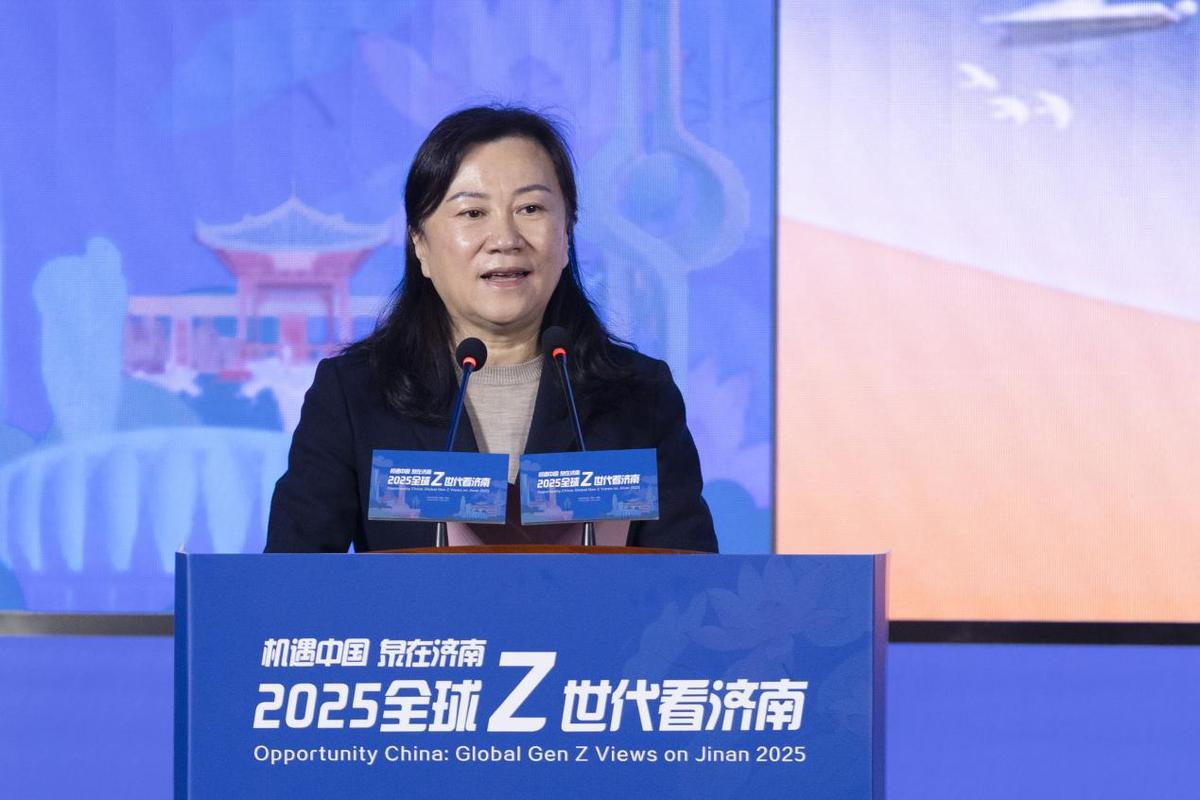 起步区党工委委员、管委会副主任韩瑜作主旨推介