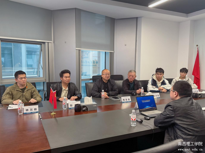 考察组成员与刘海东博士交流