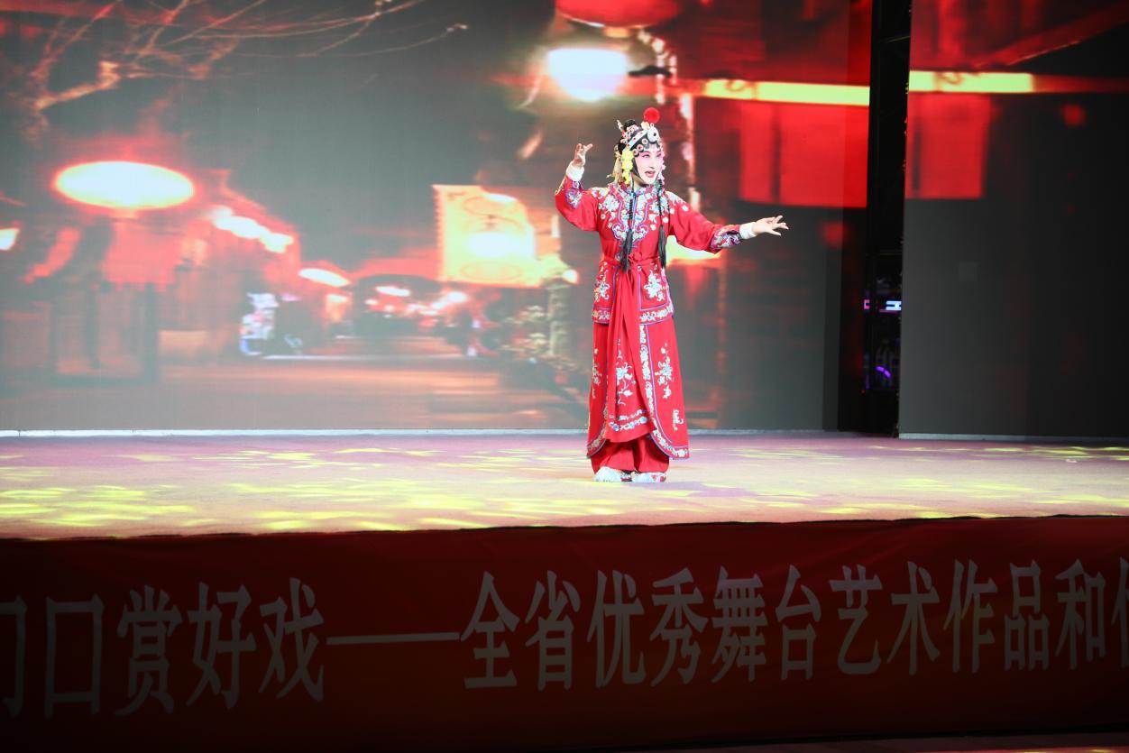 (淮剧《杨排风观灯》)