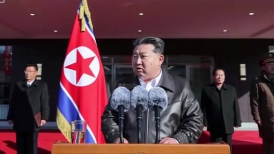 金正恩出席江东郡医院竣工典礼并讲话