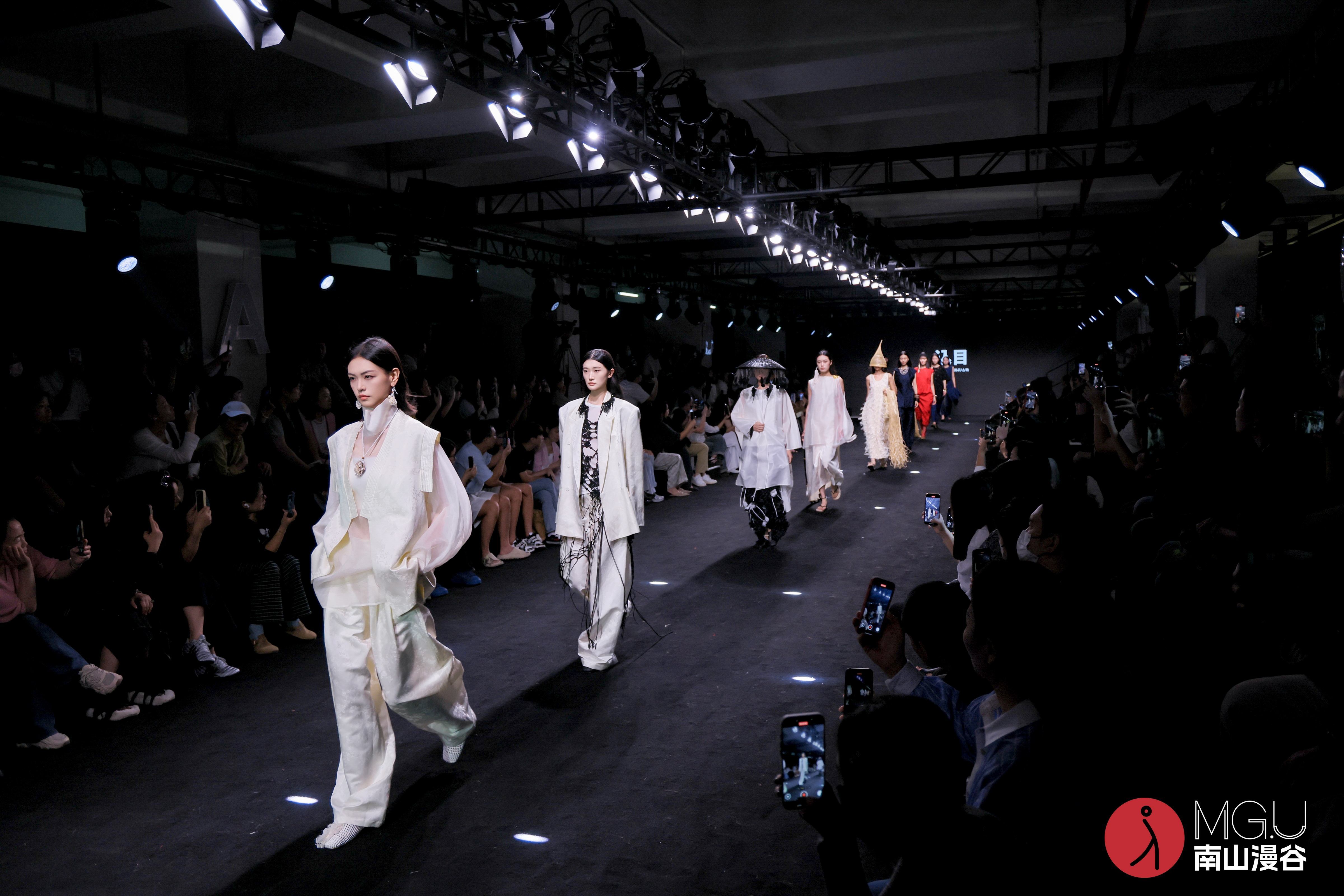 “原创设计商业化加速器”显效——漫谷·时尚总部SS2026现货会展示产业联动新高度