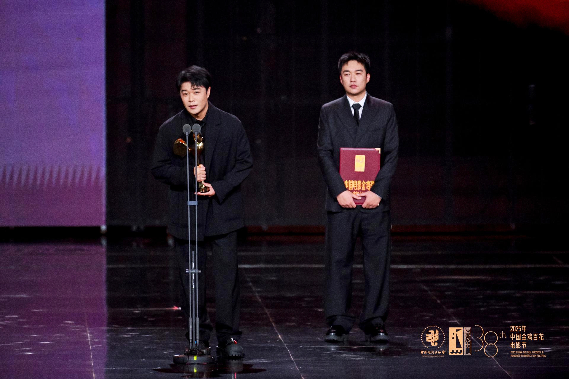 陈思诚戴墨《唐探1900》获金鸡最佳导演 壹同制作以实力与情怀引领商业电影浪潮