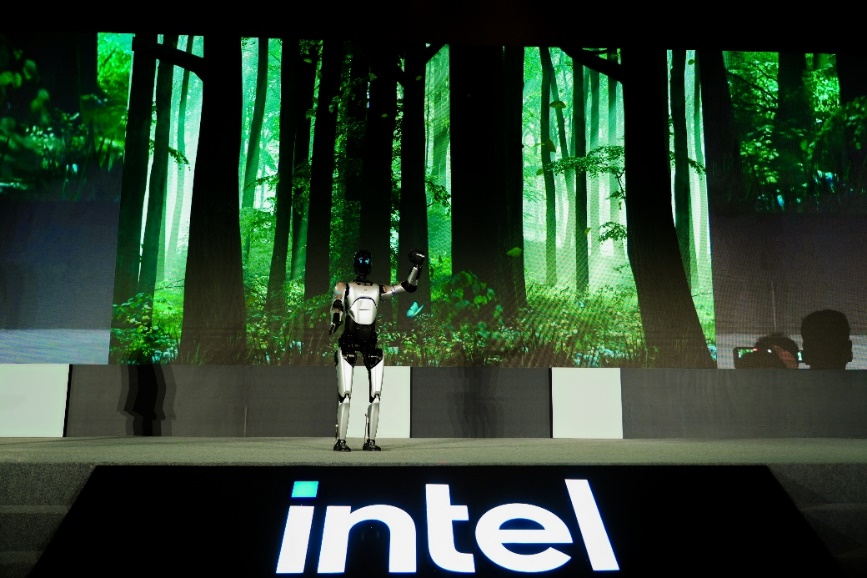 英特尔举办行业解决方案大会，加速具身智能应用落地