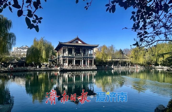 一年四季 泉在济南丨落叶绘“萌鹿” 济南五龙潭打卡冬日限定浪漫