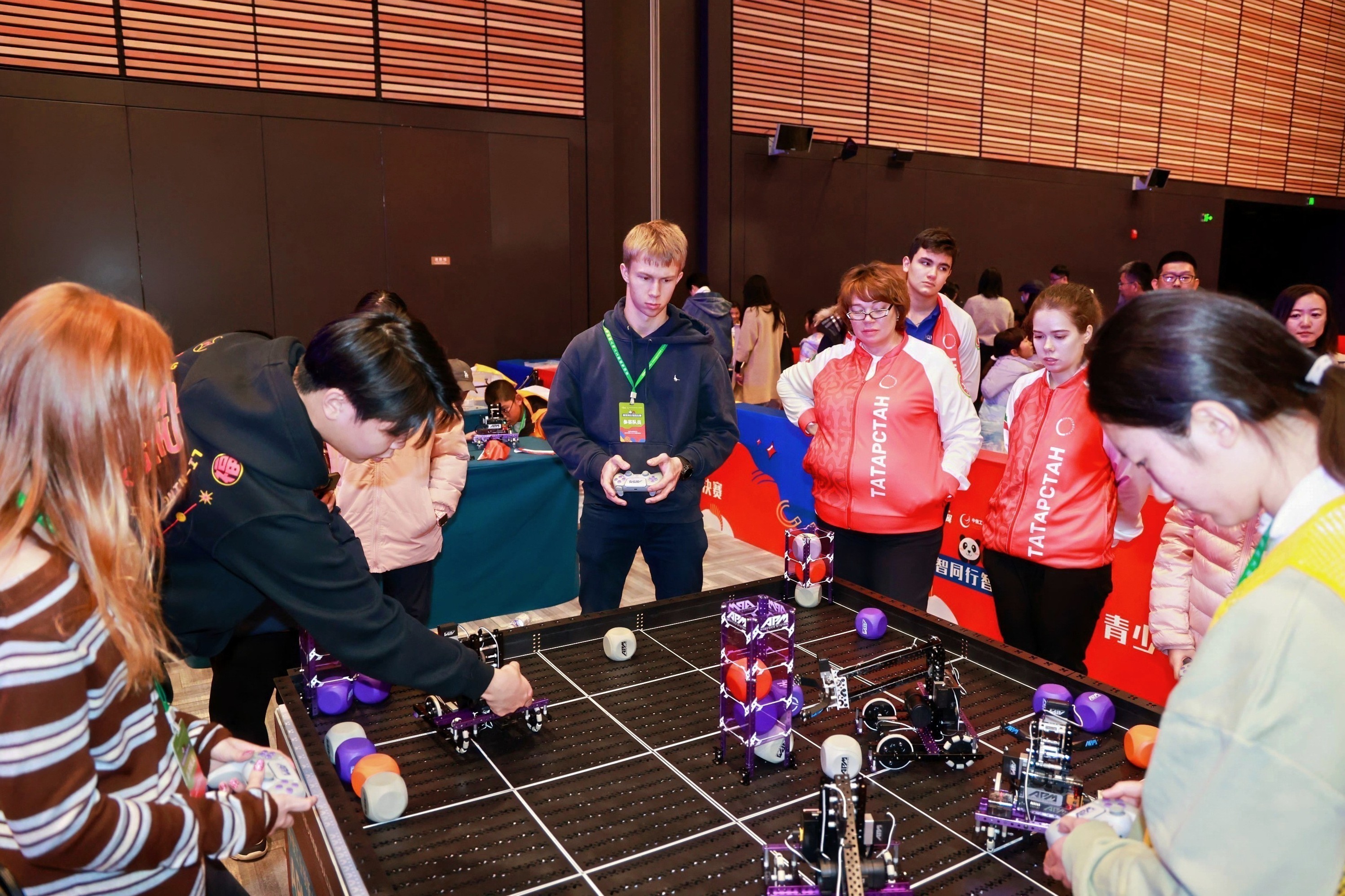 2025年中俄工业创新大赛青少年机器人与人工智能专项赛中小学组总决赛在上合示范区举办