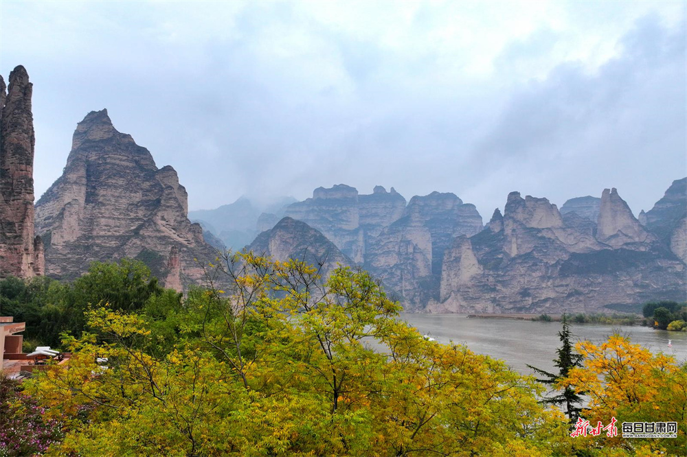 甘肃上演绝美冬日浪漫大片　快来一探究“镜”