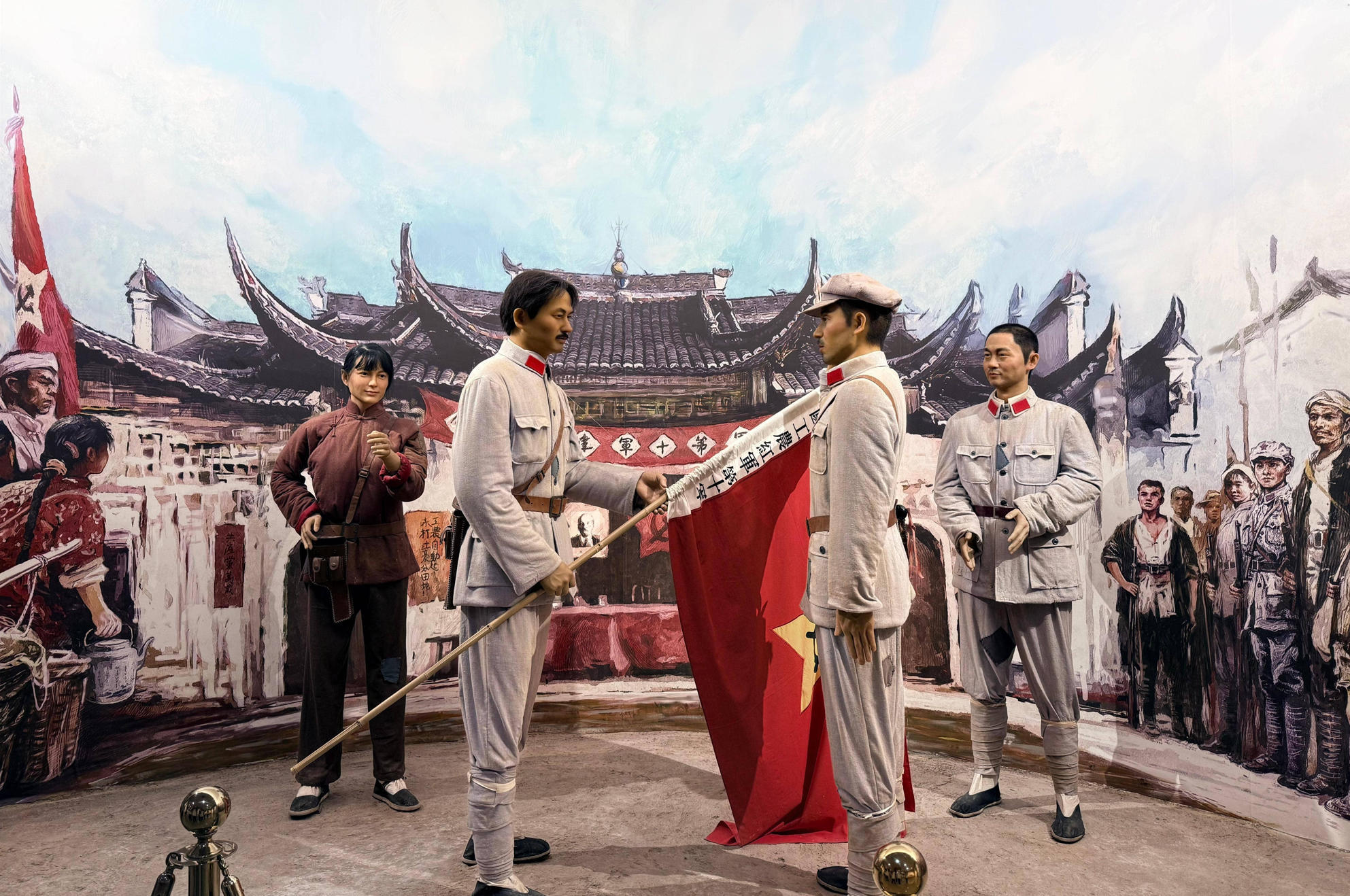 【行走的思政课】南昌向远轨道技术学校赴爱国主义教育基地开展主题团日活动