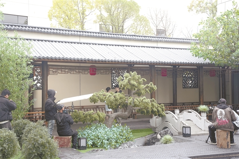 上饶微短剧影视工厂拍摄现场。