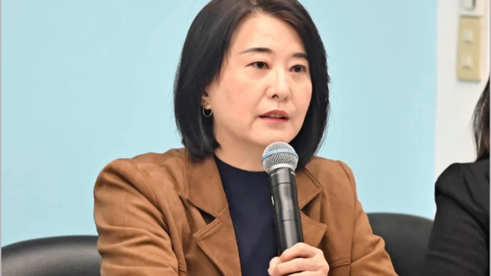 高市早苗诉苦称每天睡2小时，王鸿薇：精神不济一定会做出错误判断