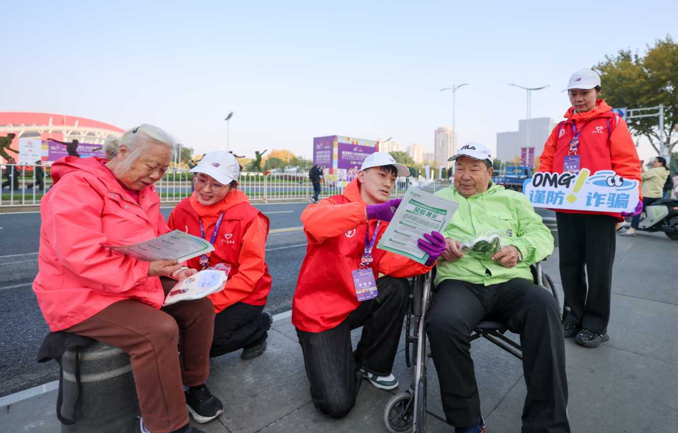 奔跑中爱上这座城的烟火与诗意!2025南京马拉松燃情开赛