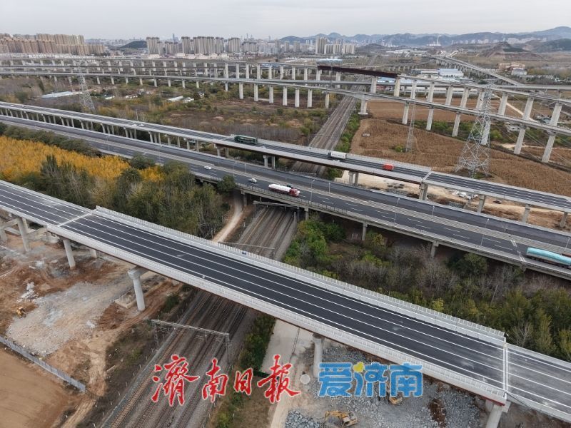 全国首条“6改12”高速公路建设取得新突破！京台高速上跨京沪铁路工程通车