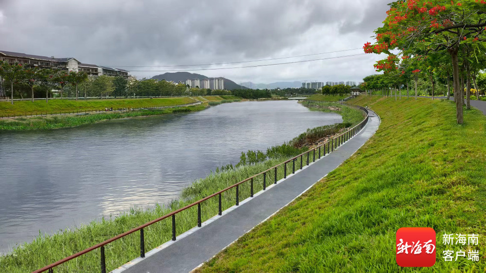 三亚河治理工程河段景色。记者 胡丽齐 摄