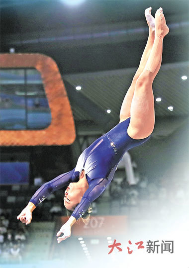邓娅兰在跳马决赛中。