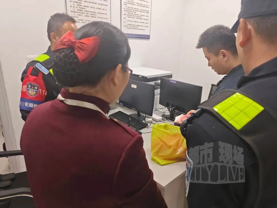 乘客5万元现金遗落车厢 南昌地铁工作人员20分钟成功找回