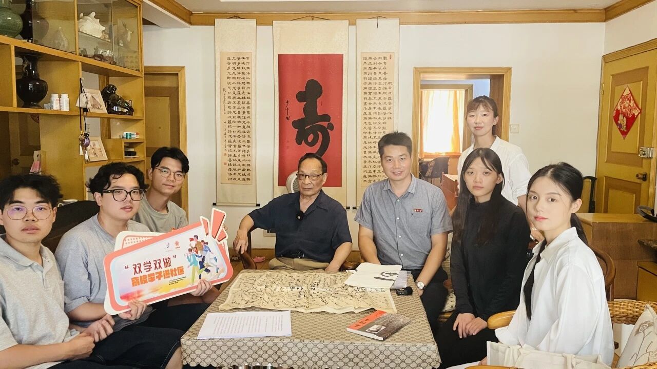 砂子塘街道金科园社区联合湖大马院博士理论宣讲团开展“双学双做&middot;送学上门”活动。