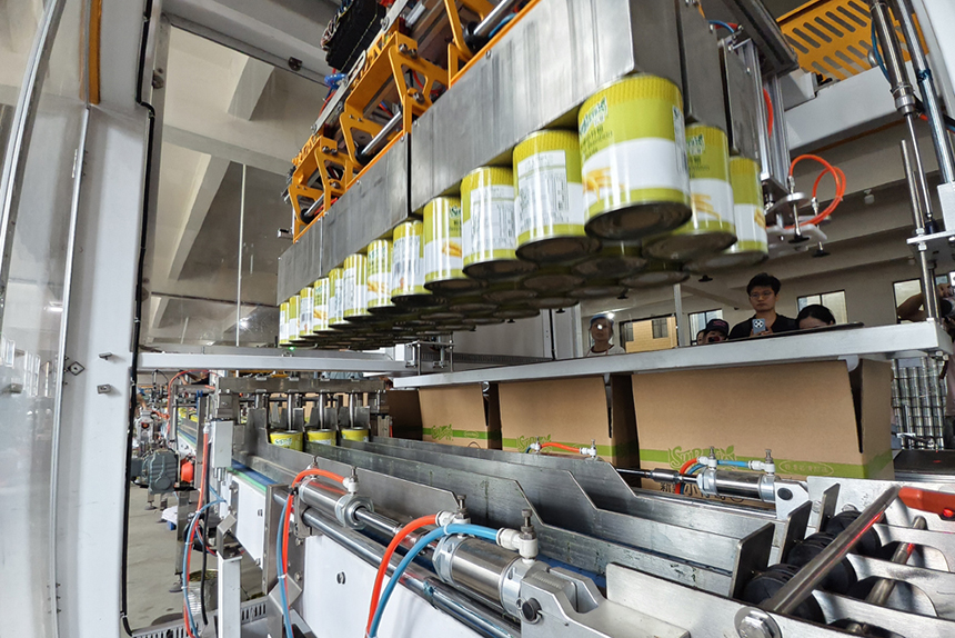 智能化生产设备正在将乐安竹产品打包。时雨摄