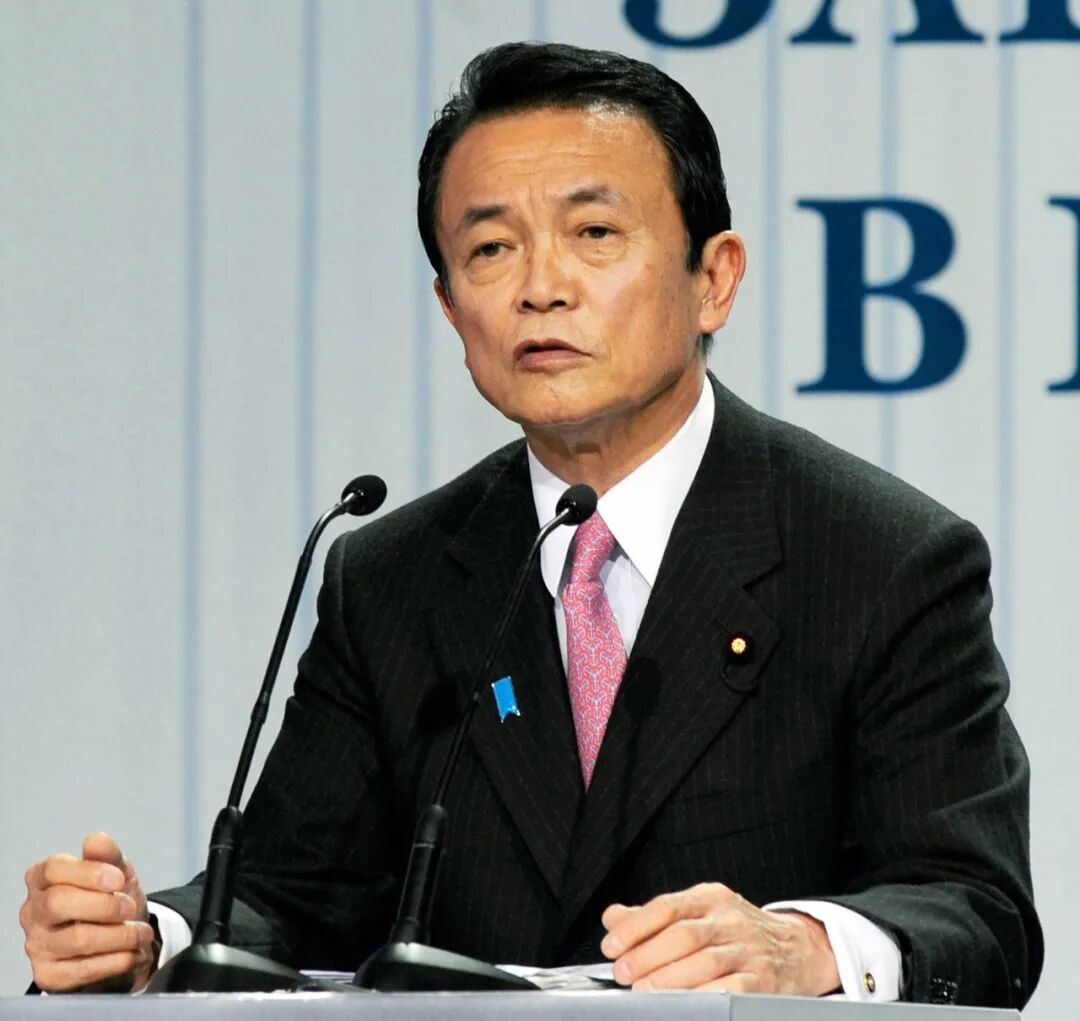 ▎2009年,时任日本首相麻生太郎在俄罗斯“萨哈号”液化天然气设施启动仪式上发表讲话。(图片来源:朝日新闻/Getty Images)