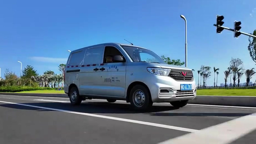 荣光EV亮相引领五菱红标迈入“全面新能源时代”